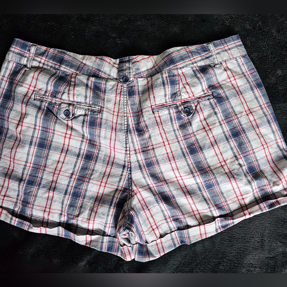 PLUS SIZE Red, White, Blue Plaid Shorts ๐ - Picture 2 of 8
